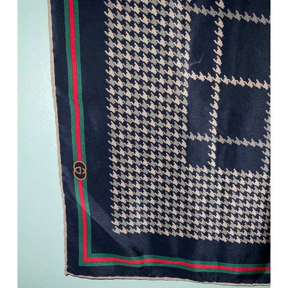 GUCCI ACCESSORY COLLECTION 100% SILK SCARF FRENCH HORN 90 - Picture 12 of 13